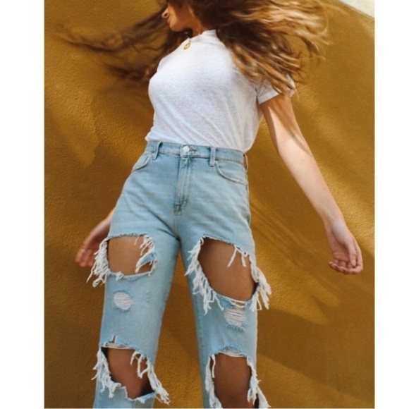 BDG Urban Outfitters Womens Sz 27 High Rise Mom Jeans Distressed Light Wash - Picture 1 of 10